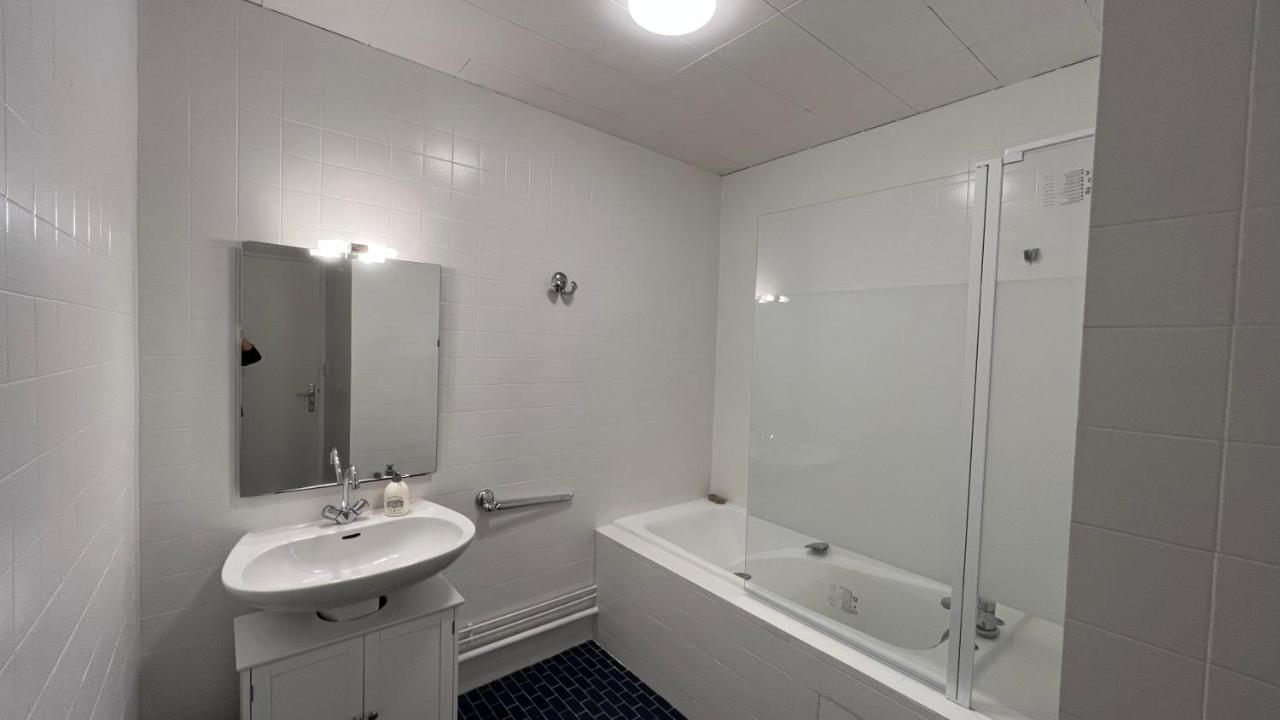 Appartement T4 70M2 - Meuble - Centre Ville - Proche Thermes Lons-le-Saunier Exterior foto