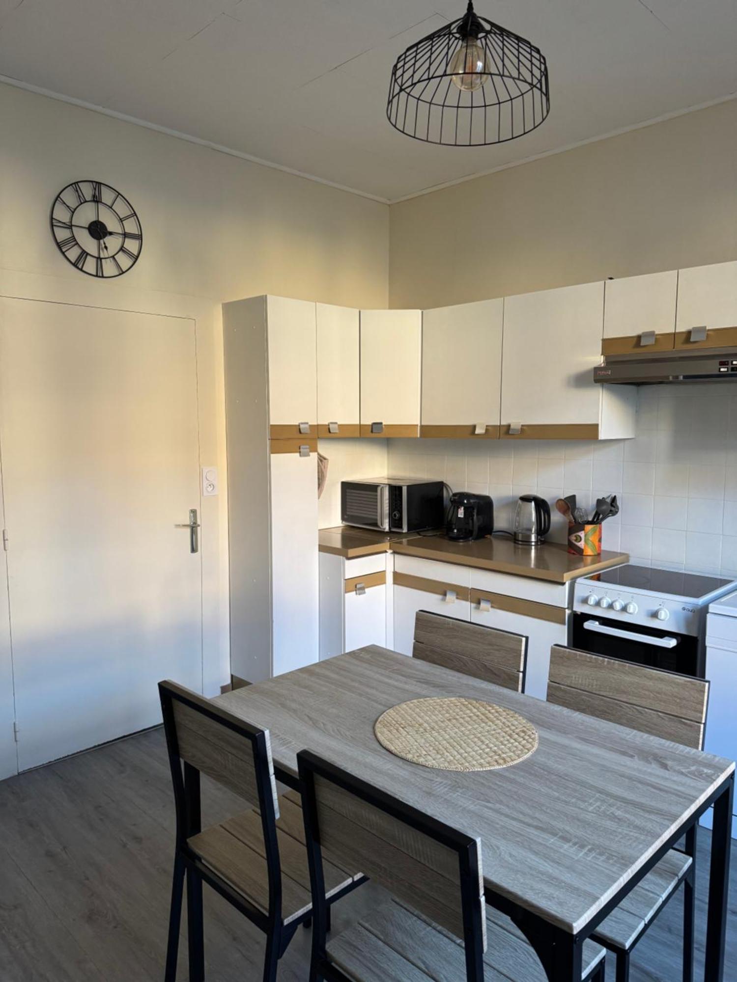 Appartement T4 70M2 - Meuble - Centre Ville - Proche Thermes Lons-le-Saunier Exterior foto